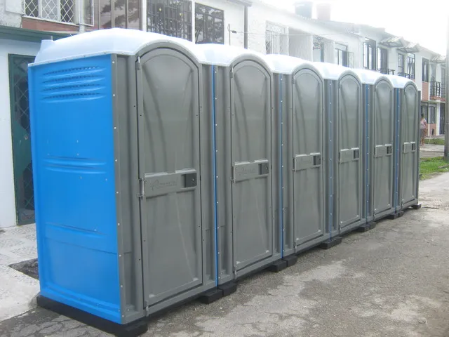 Baños portátiles instalados en obra